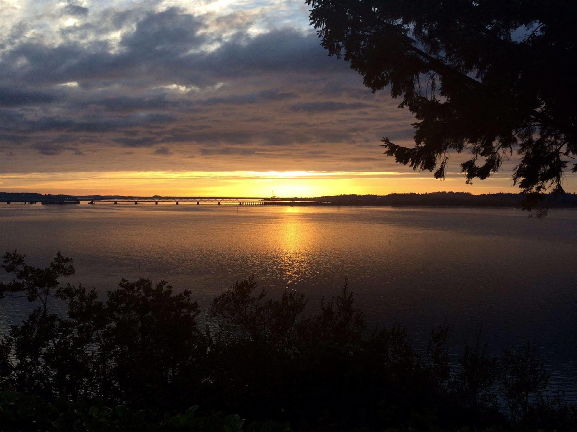 Bay Bridge Motel North Bend Zewnętrze zdjęcie
